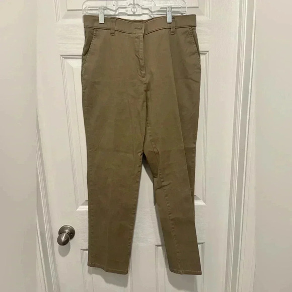 Woolrich Women’s Hazelnut Chinos Size 10P. Perfect condition - Picture 2 of 6